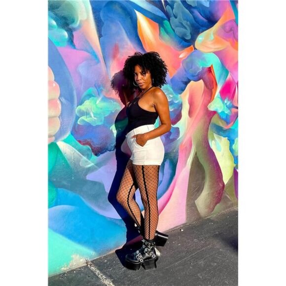 Fishnet Patterned Tights - Picture 4 of 6